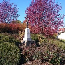 Kříž v Horní Lukavici západně od návsi