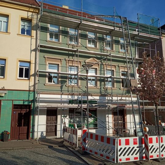 Wohnhaus in geschlossener Bebauung und Ecklage mit Rückgebäude Schloßstraße 12