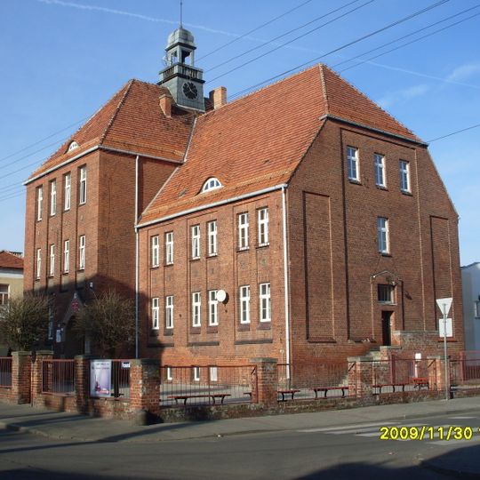 Szkoła katolicka, ob. podstawowa nr 3 im. W. Broniewskiego