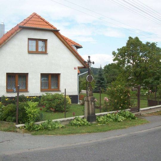 Kříž v Lázu u křižovatky