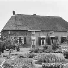 Dorpsstraat 4, Meteren