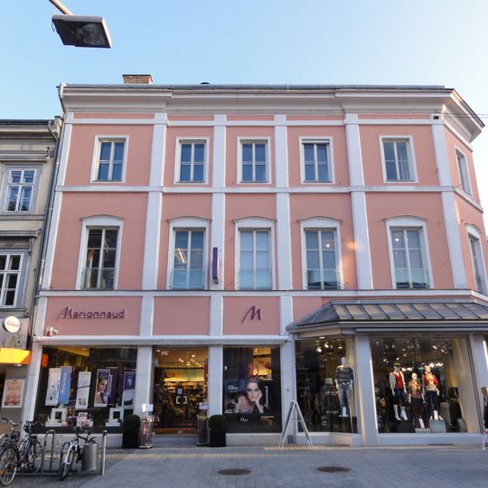 Wohn- und Geschäftshaus