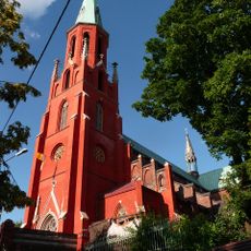 Ogrodzenie z murem oporowym i schodami kościoła św. Wojciecha w Radzionkowie