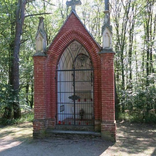 Červená kaplička na cestě z hradu Bítova do obce Bítov