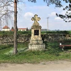 Kříž na rozcestí v severní části Hospozína