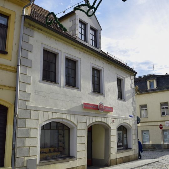 Wohnhaus in Ecklage und in halboffener Bebauung Meißner Straße 9