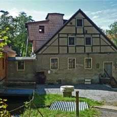 Hüttertal; Scheune, Mühlengebäude und Mühlgraben mit Wehr Schloßstraße 8