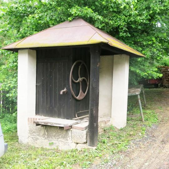 Rumpálová studna u domu 36 ve Skramouši