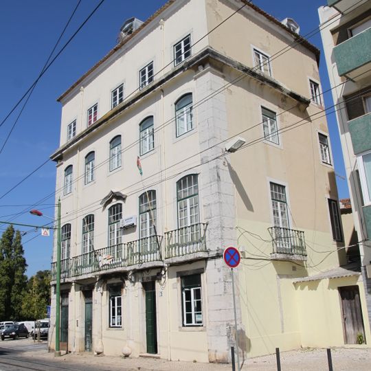 Edifício na Rua de Pedrouços, n.º 84 a 88A