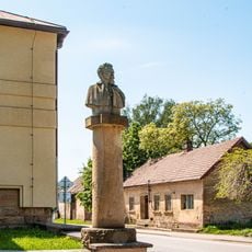 Tyršův pomník u sokolovny v Železnici