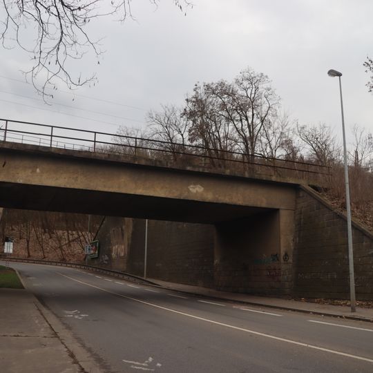 Most trati 210 přes Vrbovu ulici