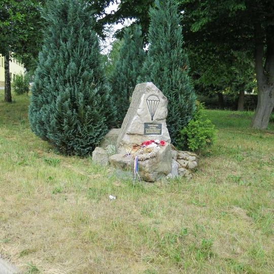 Pomník Československých parašutistů v Nových Zákupech