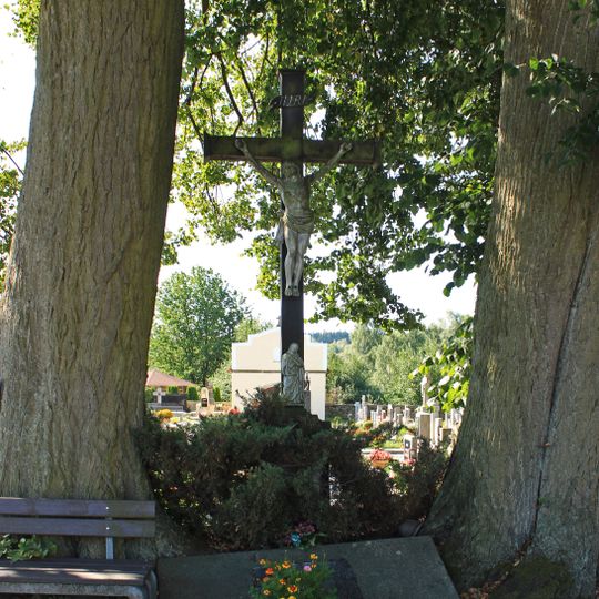 Ústřední kříž na hřbitově
