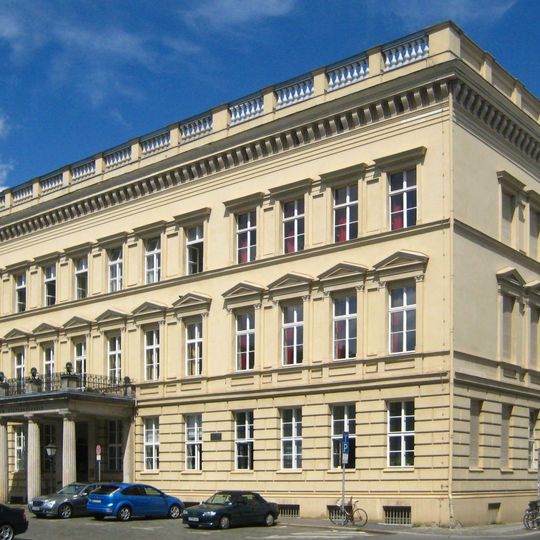 Palais am Festungsgraben