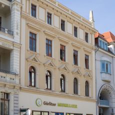 Wohnhaus in geschlossener Bebauung, mit Läden Jakobstraße 33