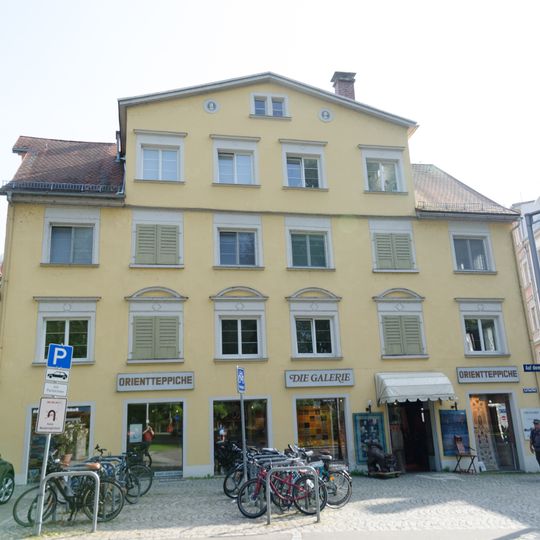 Wohn- und Geschäftshaus