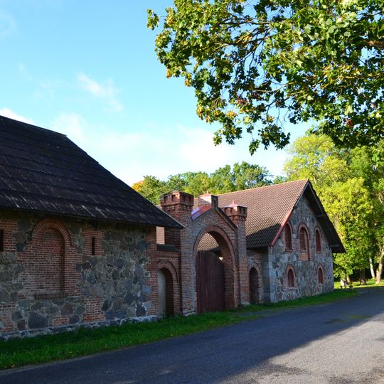 Ravila mõisa karjakastell