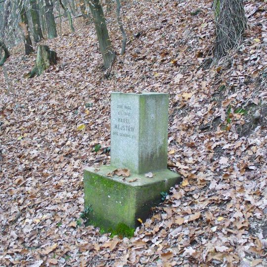 Pomník Karlu Mejstříkovi padlému 6. 5. 1945 na vrchu Havlín v Zbraslavi