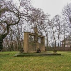 Pomník padlým v Loučeni ulice Nymburská