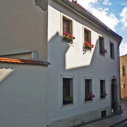 Wohnhaus in nach rechts geschlossener Bebauung Kleine Wallstraße 11