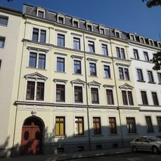 Mietshaus in geschlossener Bebauung Apollostraße 13