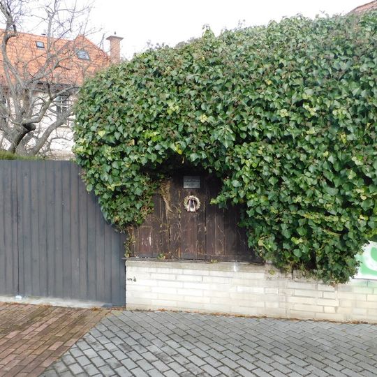 Pamětní deska Vládi Koláře na Ořechovce