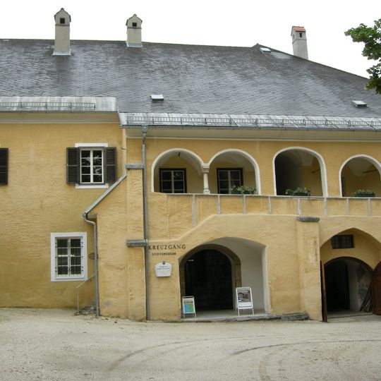 Ehem. Benediktinerstift Millstatt, Stiftsmauer, Reste von Vorgängerbauten