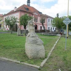 Socha v Nečtinech u křižovatky