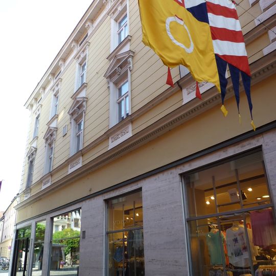 Wohn- und Geschäftshaus