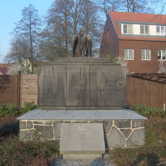 Denkmal für die Gefallenen des Ersten Weltkrieges mit Einfriedung Königsbrücker Straße 17