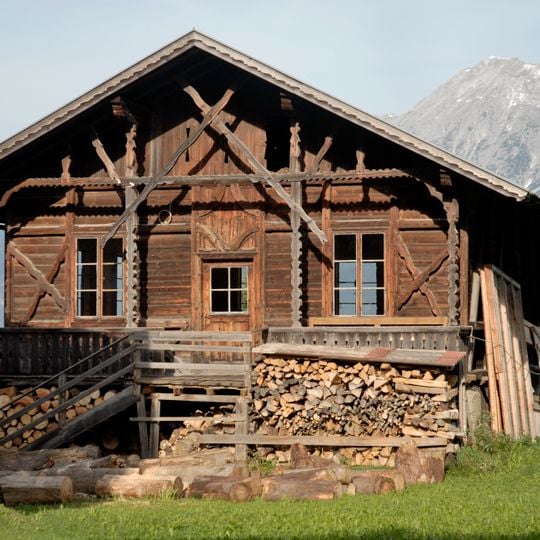 Holzveranda beim ehem. Gasthof Kirchenwirt