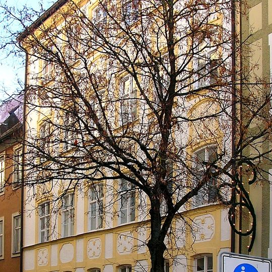 Wohn- und Geschäftshaus