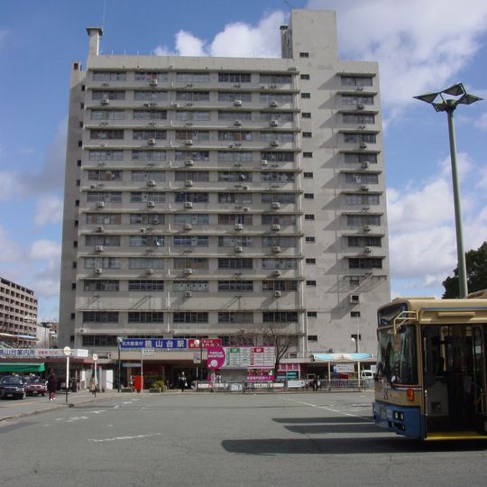 Momoyamadai Station