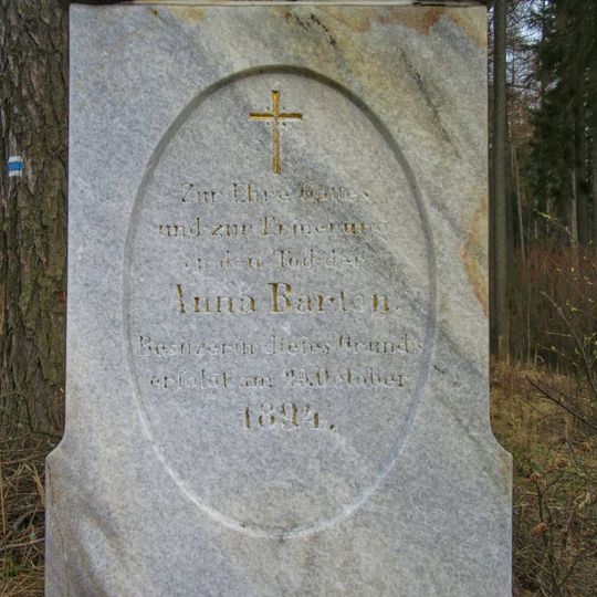 Kříž východně od Štítů u lesní cesty