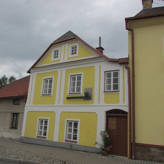 Pamětní deska Otakara Březiny na Štítného náměstí v Počátkách