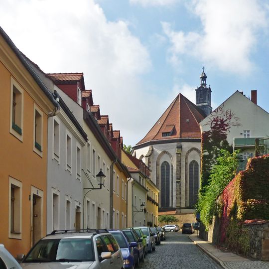 Stützmauer entlang der Straße und im Grundstück aus Bruchstein Große Wallstraße 23, 24