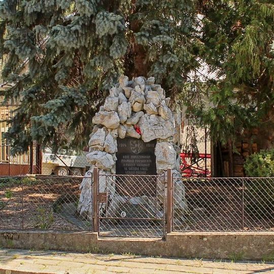 Pomník padlým v Nové Vsi na návsi