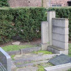 Grave monument Stahlie family