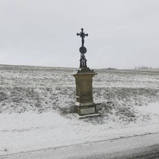 Kříž u silnice západně od Mukařova