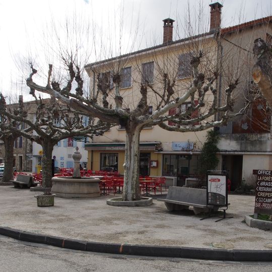 L'Oiseau sur sa branche