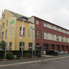 Fabrikbau (mit Verwaltungs- und Fertigungsräumen) Crusiusstraße 5