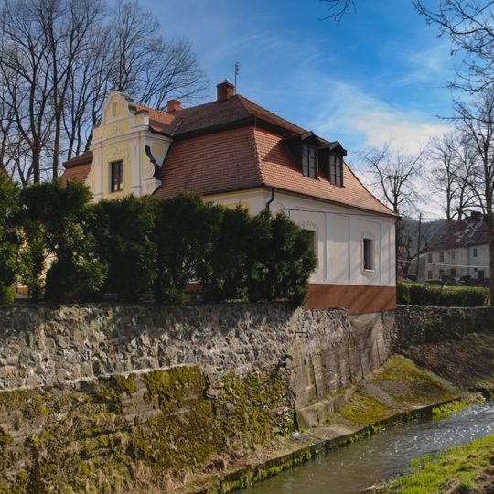 Manor annex in Jarnołtówek