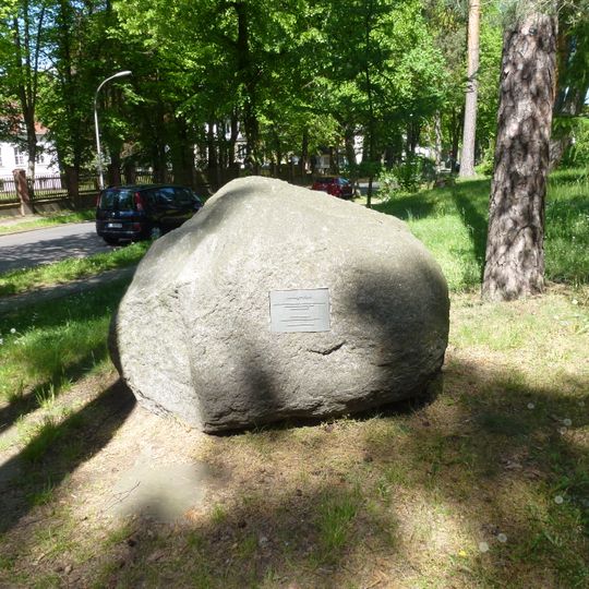 Findling am Waidmannsluster Damm Ecke Dianastraße