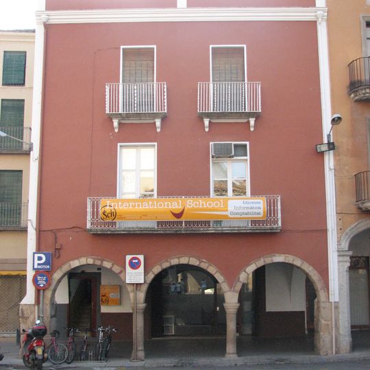 House in plaça Farners, 4-5