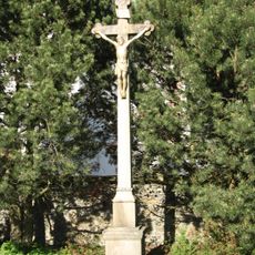 Kříž před kostelem sv. Jakuba ve Veselé