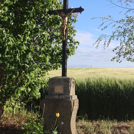 Kříž u silnice 390 severně od Trnavy