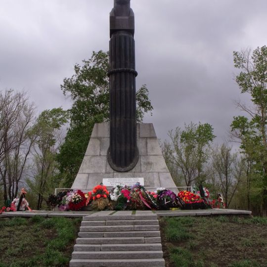 Памятник лётчику-космонавту Комарову