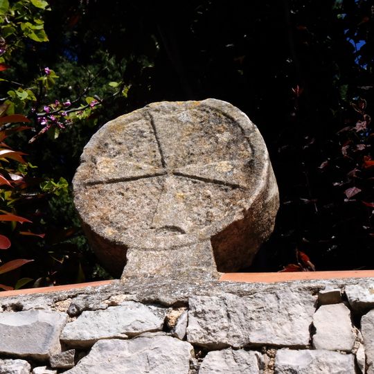 Esteles funeràries al cementiri de Vallbona