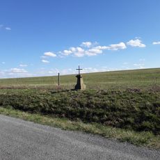 Kříž západně od Krašova pod vysílačem