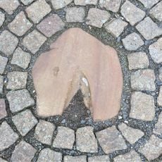 Kamenná podkova na Náměstí Míru v České Kamenici